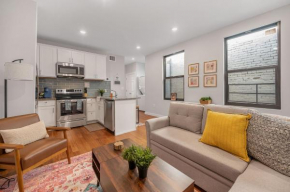 Prime OTR steps to Vine St, Lux Full Bed, Workspace, fast WiFi, 50in Smart TV, Sleeps 3ppl